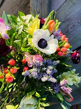 Strau&szlig; mit Anemone, Muscari, Tulpen, Alstromerie
