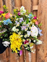 Strau&szlig; mit Mimose, Clematis, Ranunkeln, Kamille